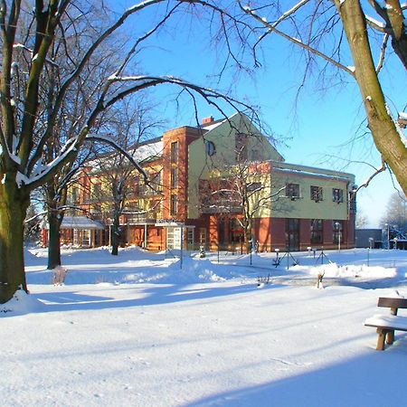 April Hotel Panorama Рихнов-над-Кнежноу Экстерьер фото